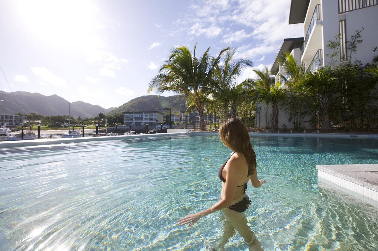 Hotel Peppers Blue On Blue Nelly Bay Exterior foto Infinity pool at Peppers Beach Club Resort, Port Douglas, Queensland, Australia