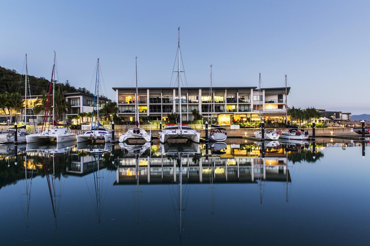 Hotel Peppers Blue On Blue Nelly Bay Exterior foto The Marina Residences