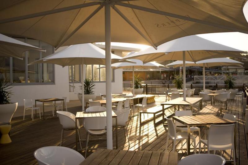 Hotel Peppers Blue On Blue Nelly Bay Exterior foto The restaurant